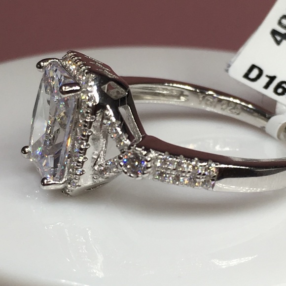 18k white gold diamond ring cushion halo wedding - Picture 7 of 8